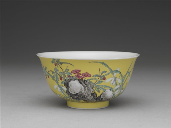 琺瑯彩黃地芝蘭祝壽碗