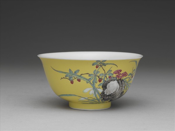 琺瑯彩黃地芝蘭祝壽碗