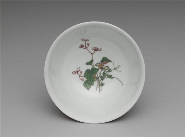 琺瑯彩洋紅地剔花茶碗