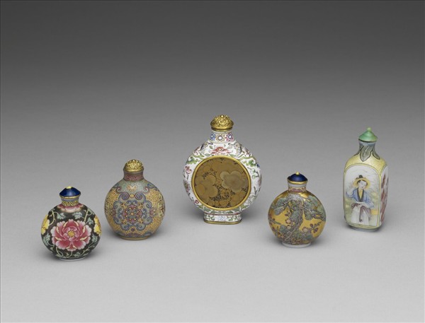 玻璃胎畫琺瑯人物鼻煙壺