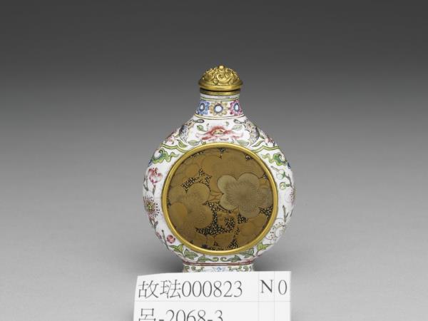 銅胎畫琺瑯嵌蒔繪漆片花卉紋鼻煙壺- 故宮