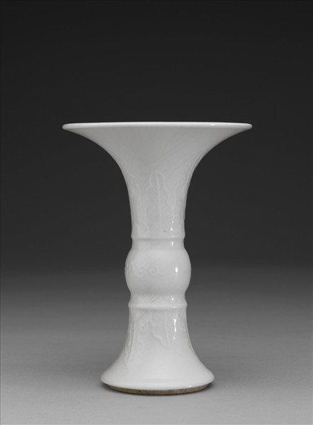 甜白釉蕉葉紋觚