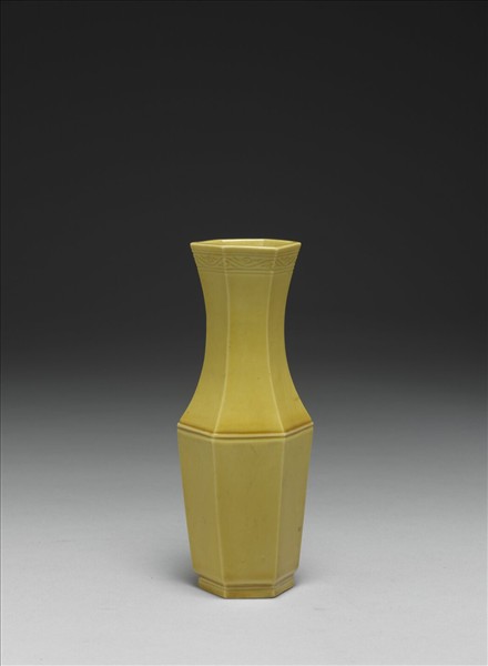 官窯 嬌黃六方小瓶