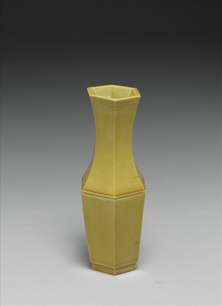 官窯 嬌黃六方小瓶