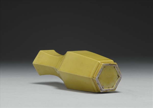 官窯 嬌黃六方小瓶