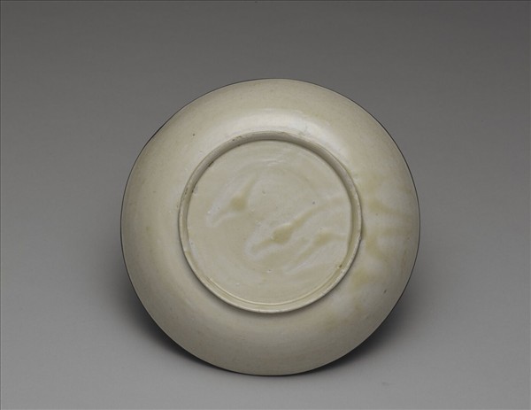 定窯 印花孔雀雲螭盤