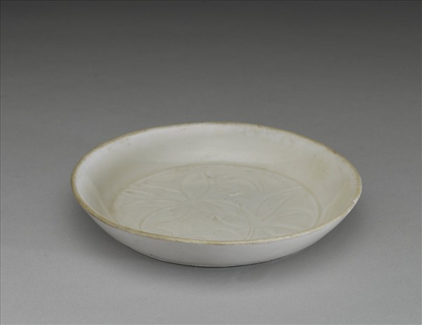 定窯 白瓷劃花蓮花紋碟