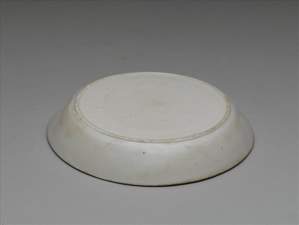 定窯 白瓷劃花蓮花紋碟