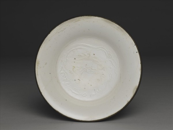 白瓷印花螭紋碟