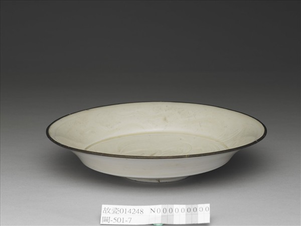 定窯 白瓷劃花雙鳧紋盤