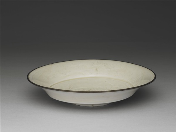 定窯 白瓷劃花雙鳧紋盤