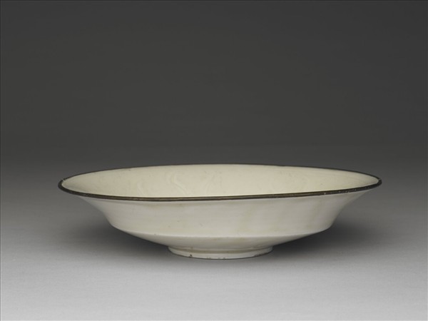 定窯 白瓷劃花雙鳧紋盤