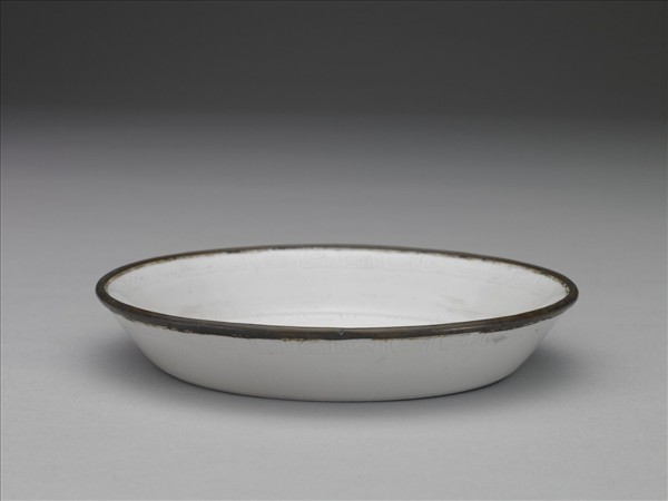 定窯 白瓷劃花夔龍紋碟