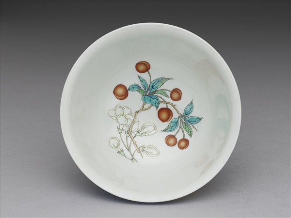 琺瑯彩藍地開光花卉小碗