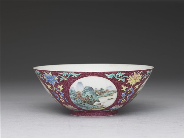 洋彩洋紅地開光四季山水碗