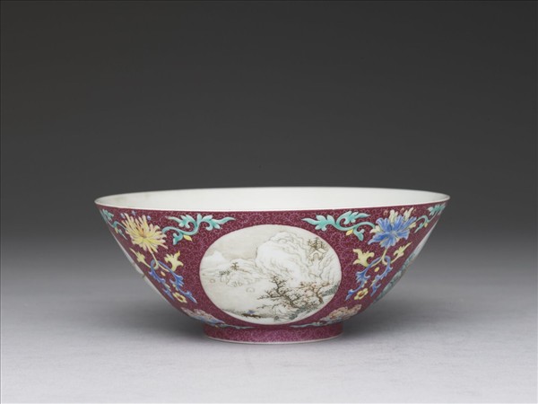 洋彩洋紅地開光四季山水碗