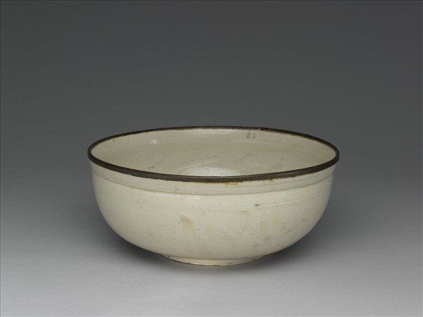 定窯 白瓷劃花魚紋碗