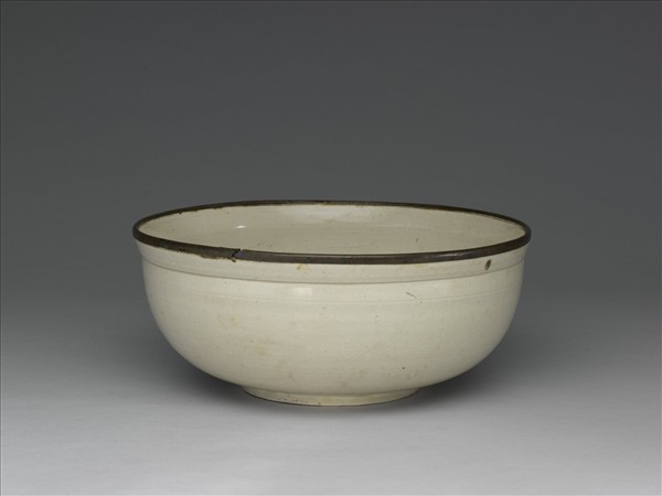 定窯 白瓷劃花魚紋碗