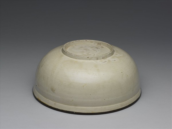 定窯 白瓷劃花魚紋碗