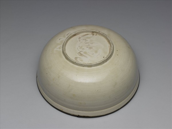 定窯 白瓷劃花魚紋碗