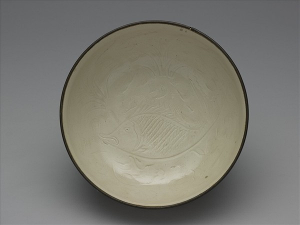 定窯 白瓷劃花魚紋碗