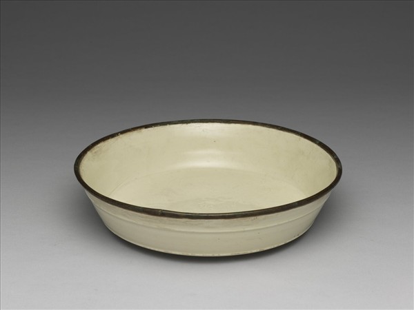 白瓷劃花蓮花紋洗