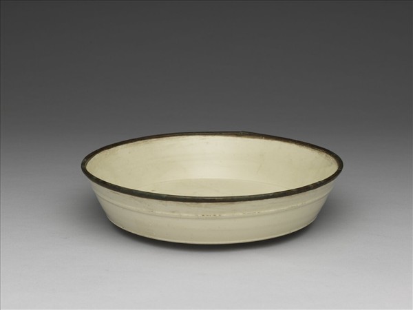 白瓷劃花蓮花紋洗