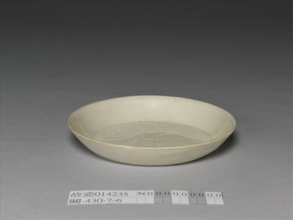 定窯 白瓷劃花蓮花紋碟