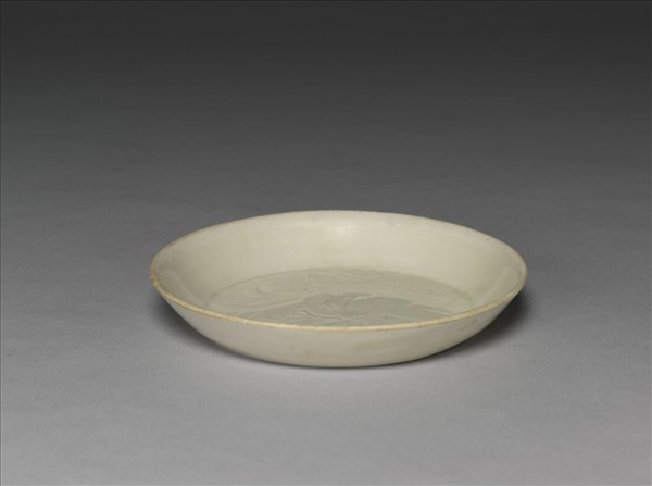 定窯 白瓷劃花蓮花紋碟
