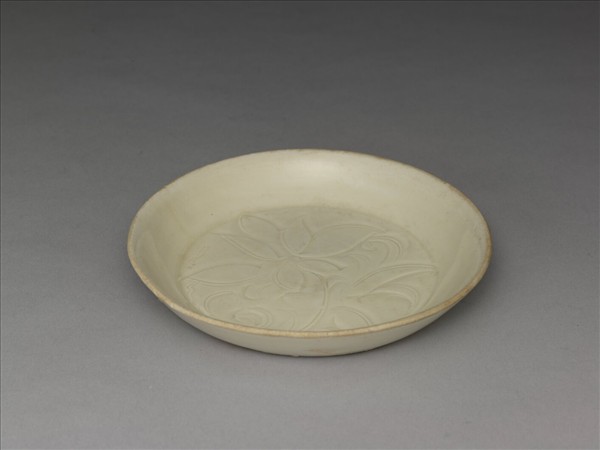 定窯 白瓷劃花蓮花紋碟