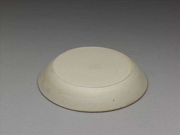 定窯 白瓷劃花蓮花紋碟