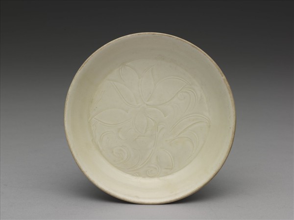 定窯 白瓷劃花蓮花紋碟