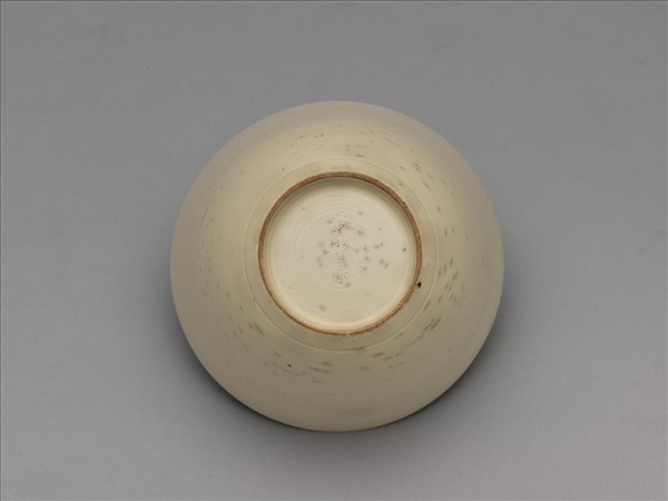 白瓷劃花花卉紋杯