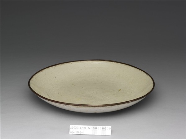 定窯 白瓷印花牡丹蓮花紋盤