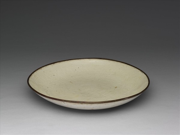 定窯 白瓷印花牡丹蓮花紋盤