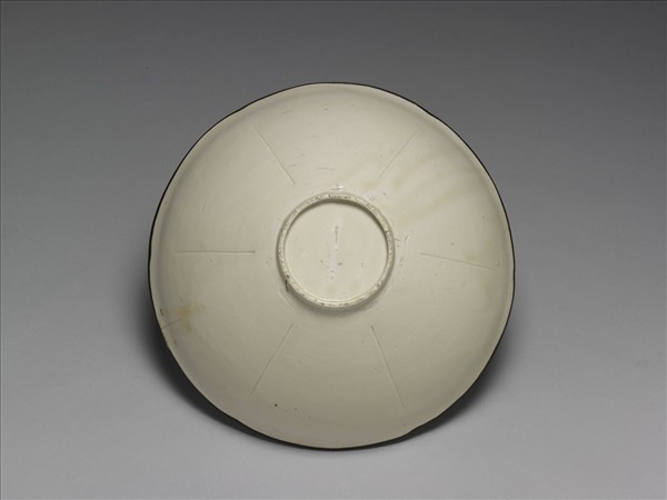 定窯 白瓷劃花蓮花紋葵花式碗