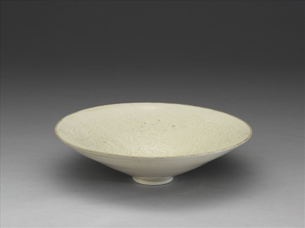 定窯 白瓷印花石榴花紋斗笠碗