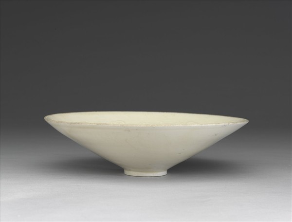 定窯 白瓷印花石榴花紋斗笠碗