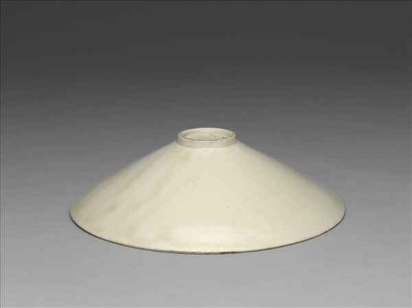 定窯 白瓷印花石榴花紋斗笠碗