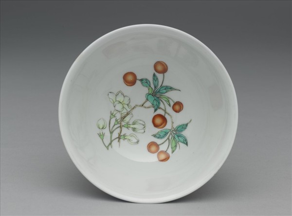 琺瑯彩藍地開光花卉小碗