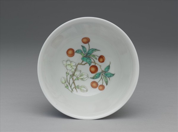 琺瑯彩藍地開光花卉小碗