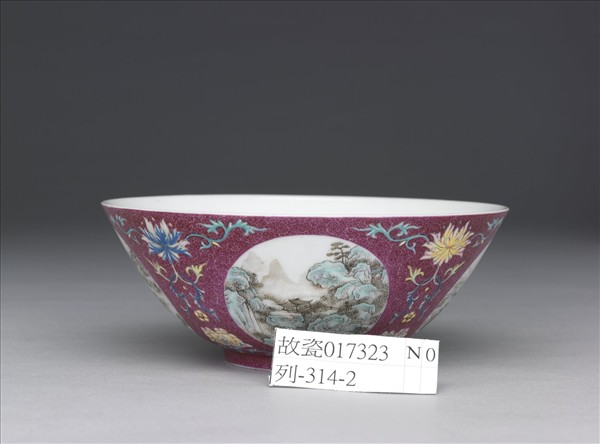 洋彩洋紅地開光四季山水碗