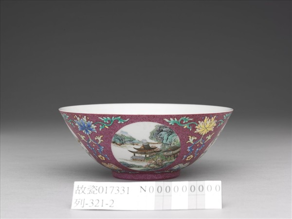 琺瑯彩紅錦地開光四季山水圖碗