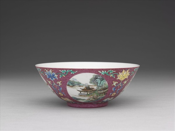 琺瑯彩紅錦地開光四季山水圖碗