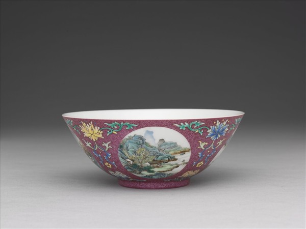 琺瑯彩紅錦地開光四季山水圖碗