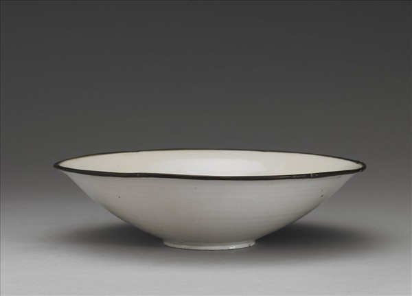 定窯 白瓷劃花蓮紋碗