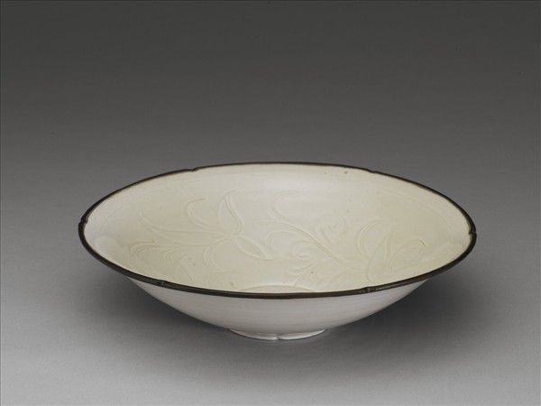 定窯 白瓷劃花蓮紋碗