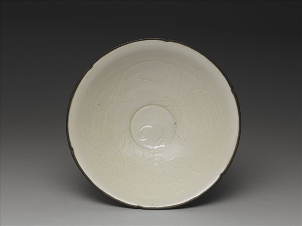 定窯 白瓷劃花蓮紋碗