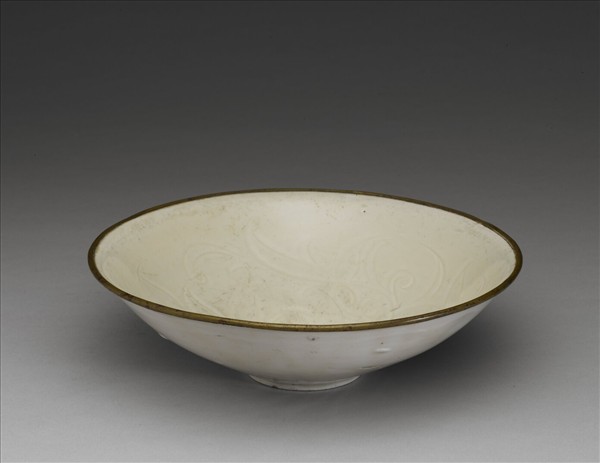 定窯 白釉劃花蓮花紋碗