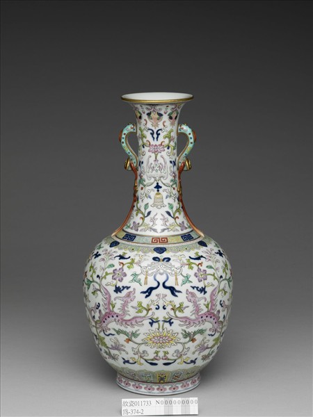 粉彩穿花鳳紋如意耳瓶